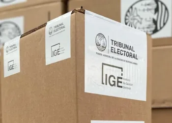 Cuatro de cada 10 argentinos rechazan a Milei y al kirchnerismo por igual