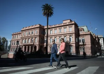 Oficializan subas escalonadas y un bono de $50.000 para estatales nacionales