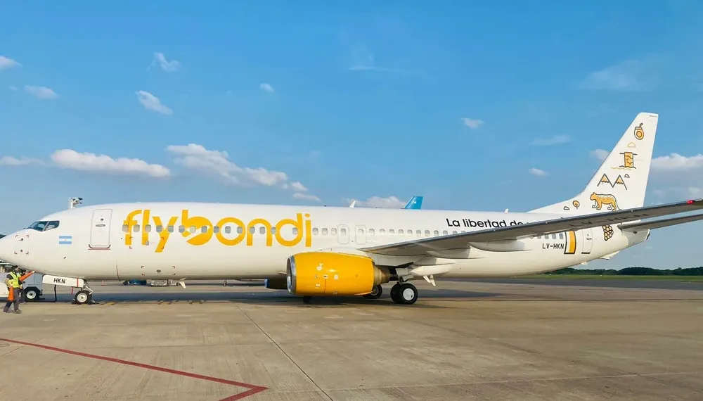 Flybondi volvió a volar, pero el nuevo dueño amenaza con denunciar al anterior por fraude