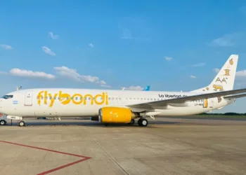 Flybondi volvió a volar, pero el nuevo dueño amenaza con denunciar al anterior por fraude