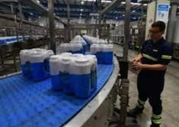 Camioneros, en alerta por cierre de distribuidora de bebidas que deja 220 cesanteados