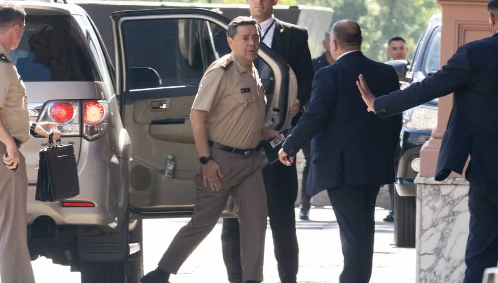 El personal militar con título universitario cobrará hasta un 25% más