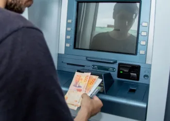 Los salarios registrados treparon 1,8% y quedaron debajo de la inflación