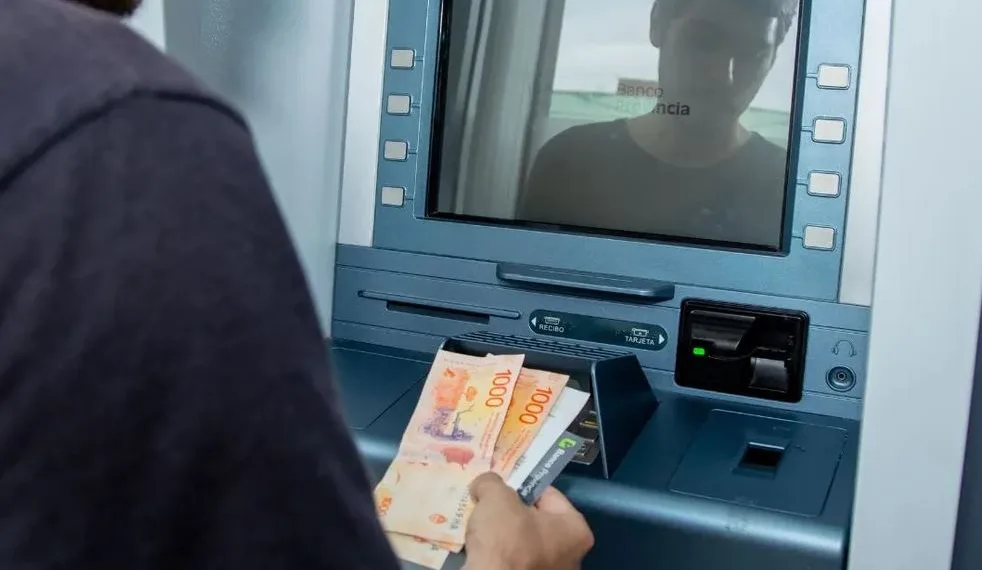 Los salarios registrados treparon 1,8% y quedaron debajo de la inflación