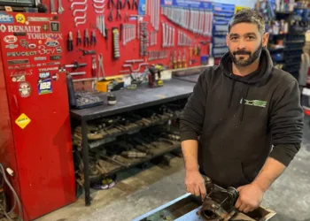 Mecánicos: profesionales que siempre hacen trabajos distintos en el taller
