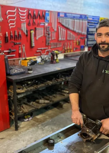 Mecánicos: profesionales que siempre hacen trabajos distintos en el taller