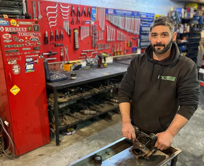 Mecánicos: profesionales que siempre hacen trabajos distintos en el taller