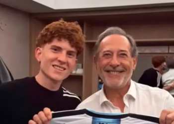 El Colo Barco sorprendió a Guillermo Francella con un regalo muy especial tras una función de teatro