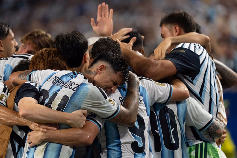 Argentina venció en un partido durísimo a Cabo Verde y se metió en los octavos