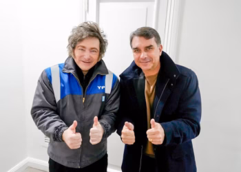 El Presidente confirmó que viajará a Brasil para apoyar a Flavio Bolsonaro