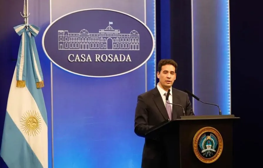 El vocero de Milei dijo que «es una posibilidad» que el dólar llegue a $1800