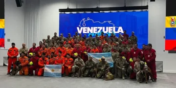 Volvieron de Venezuela los bomberos bonaerenses que participaron de rescates