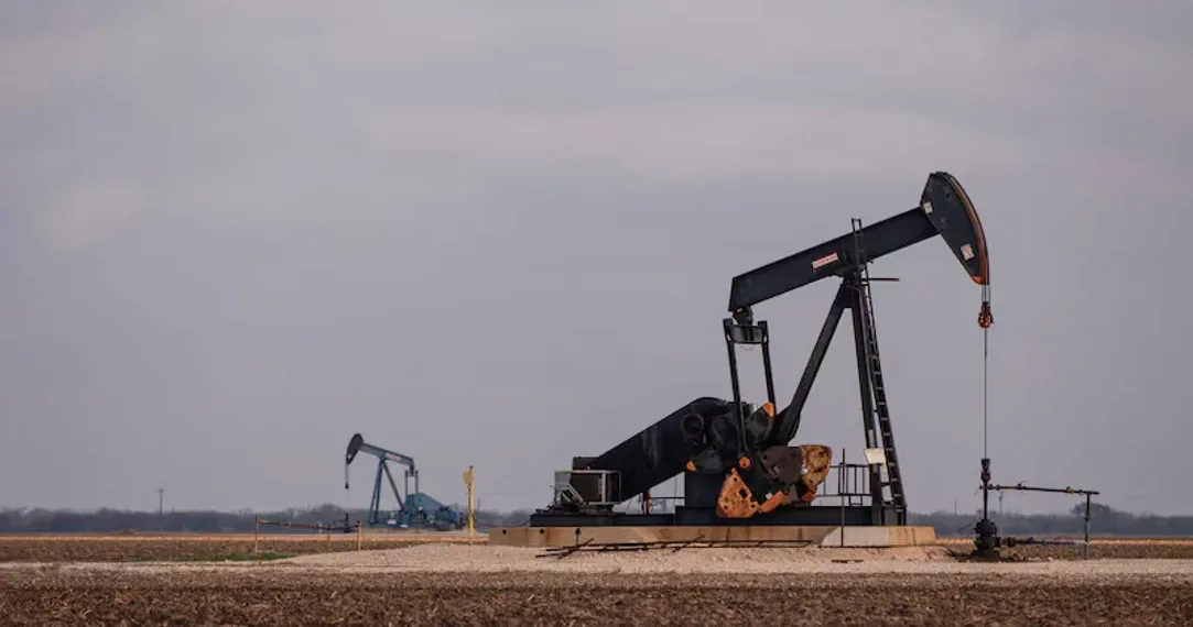 El petróleo trepa un 3% ante reactivación del conflicto en Medio Oriente y cierre de Ormuz