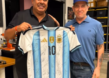 Andrés Calamaro visitó a la Selección Argentina en la previa de su partido ante Cabo Verde
