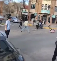 Pelea entre jóvenes en pleno centro de Junín