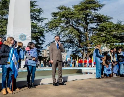 Con la presencia del intendente Fiorini se conmemoró el aniversario de la gesta patria