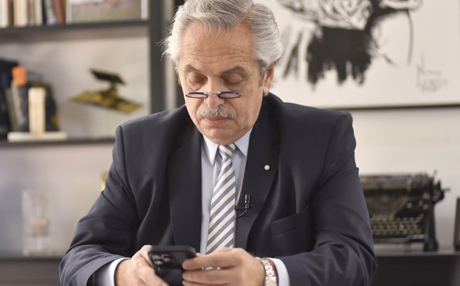Alberto Fernández cruzó a Milei por su viaje a Brasil: “No tiene perdón”