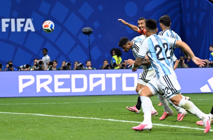 El Cuti Romero y Paredes, los más destacados en un partido de locos ante Egipto