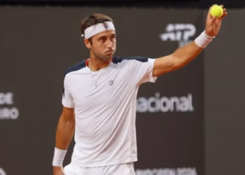 Gran jornada para los argentinos en el ATP 250 de Kitzbühel: triunfos de Etcheverry, Báez y Navone