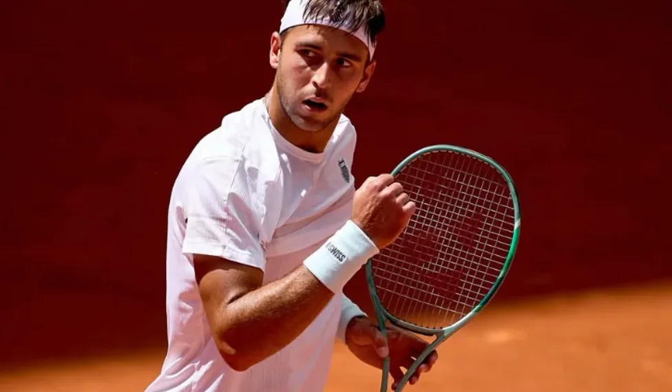 Tomás Etcheverry remontó y selló su boleto a semifinales del ATP 250 de Kitzbühel