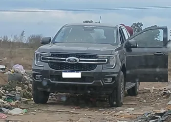 Pese a la difusión y advertencia, vecinos siguen arrojando desechos en el camino a Roca