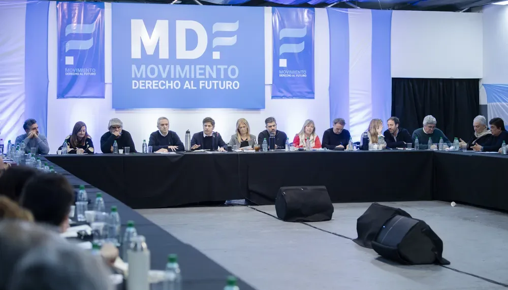 Kicillof pidió construir «en todos los territorios» y dio una clave de las «nuevas canciones»