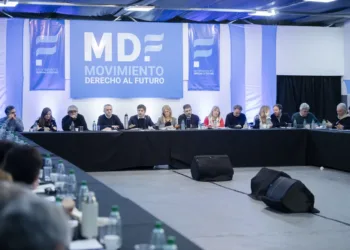 Kicillof pidió construir «en todos los territorios» y dio una clave de las «nuevas canciones»
