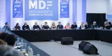 Kicillof pidió construir «en todos los territorios» y dio una clave de las «nuevas canciones»