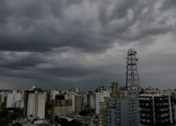 Diluvió sobre el AMBA y se mantiene la alerta por tormentas en toda la provincia