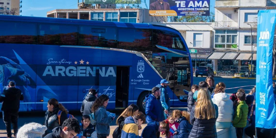 El espíritu mundialista volvió a sentirse en Junín con la llegada del colectivo oficial de la Selección