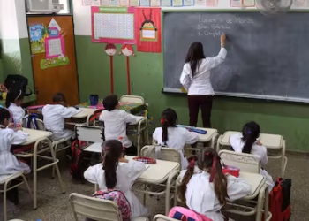 Docentes evalúan la nueva propuesta salarial de Provincia