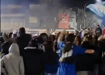 Gratitud con la Selección Argentina en un reconocimiento en la Fuente del Milenio