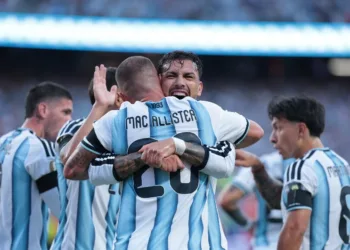 Argentina superó a Suiza 3 a 1 y avanzó a semifinales: enfrentará a Inglaterra