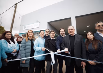 Kicillof: “Mientras Milei viaja para juntarse con magnates, nosotros seguimos recorriendo los municipios»
