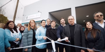 Kicillof: “Mientras Milei viaja para juntarse con magnates, nosotros seguimos recorriendo los municipios»