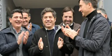 Kicillof contra el modelo de Milei: «La gente se endeuda para pagar el alquiler»