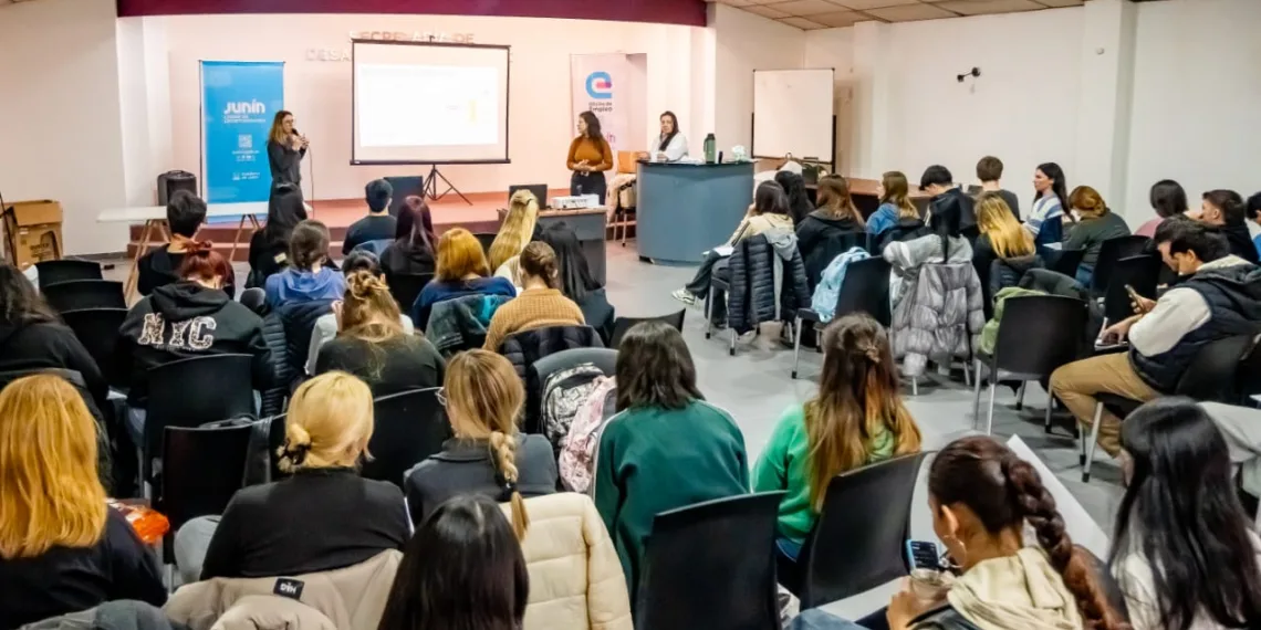 Capacitación en manipulación de alimentos para los jóvenes que trabajarán en McDonald’s