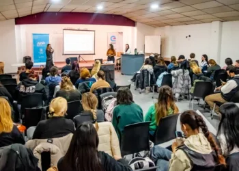 Capacitación en manipulación de alimentos para los jóvenes que trabajarán en McDonald’s