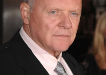 Anthony Hopkins lanza su primer álbum de música clásica a los 88 años