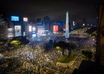 Incidentes en el Obelisco: un grupo de personas se enfrentó a la policía luego de la final del Mundial