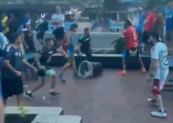 Hinchas de San Lorenzo y Huracán se enfrentaron en pleno banderazo argentino en Atlanta