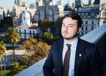 Por la «campaña anti argentina», LLA impulsa arancelar las universidades y hospitales en la provincia