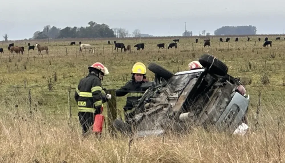 Vuelco fatal en la Ruta Provincial 74: murió una mujer y su hija de 11 años fue hospitalizada