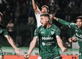 Sarmiento debuta en el Clausura recibiendo a Argentinos Juniors en el Eva Perón: el historial de un duelo parejo