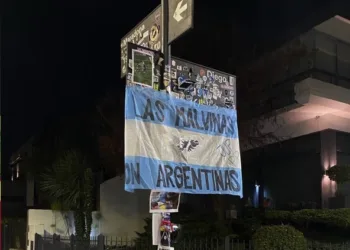 Segurola y Habana, en modo santuario antes de Argentina-Inglaterra: “Las Malvinas son Argentinas”