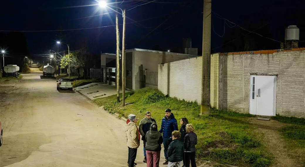 El barrio Bicentenario cuenta con  más de 400 nuevas luminarias LED