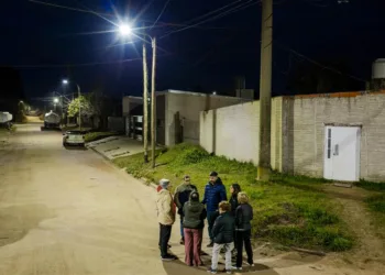 El barrio Bicentenario cuenta con más de 400 nuevas luminarias LED