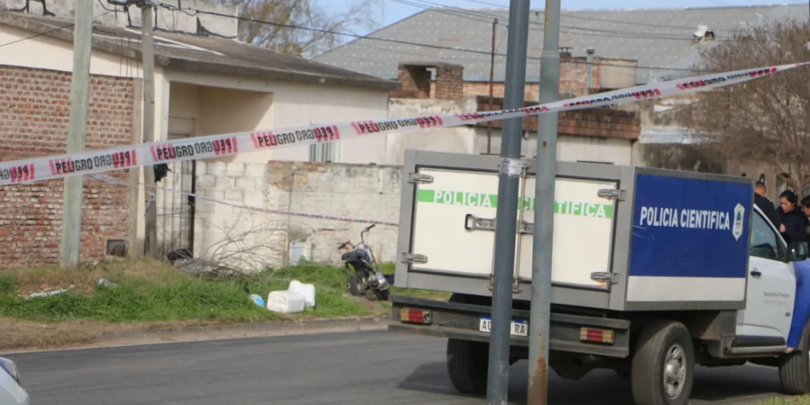 Encuentran sin vida a una mujer: investigan posible femicidio