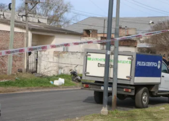Encuentran sin vida a una mujer: investigan posible femicidio