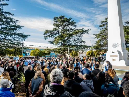 Vecinos, emprendedores, instituciones y una feria multitudinaria en la plaza 9 de Julio